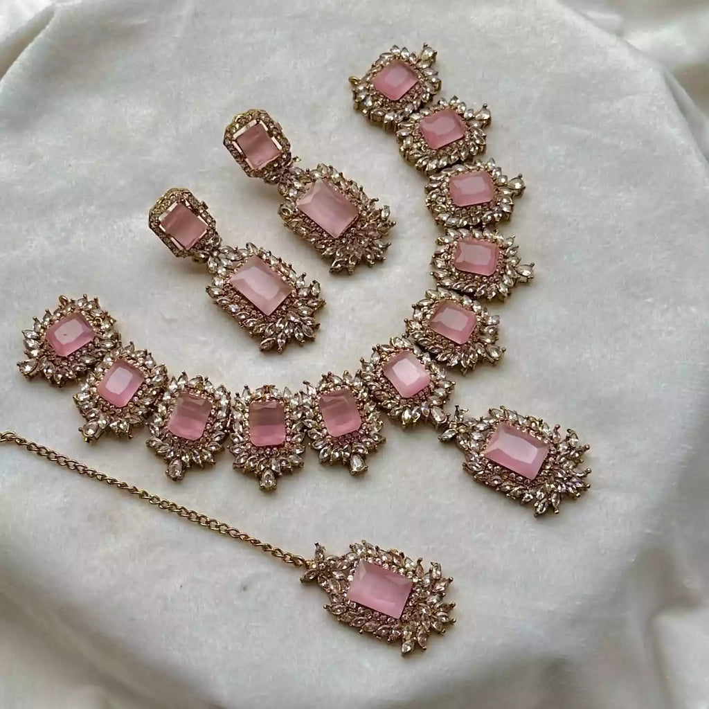 Zircon necklace set with teeka