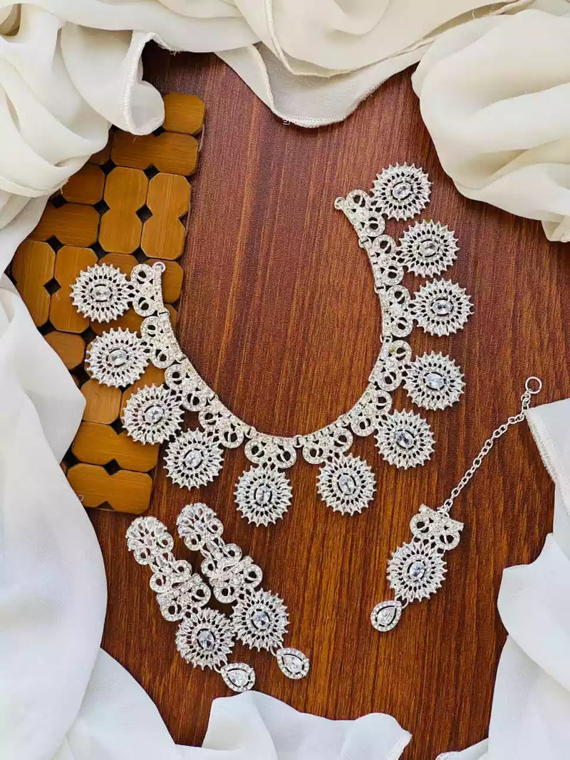 Zircon necklace set with teeka