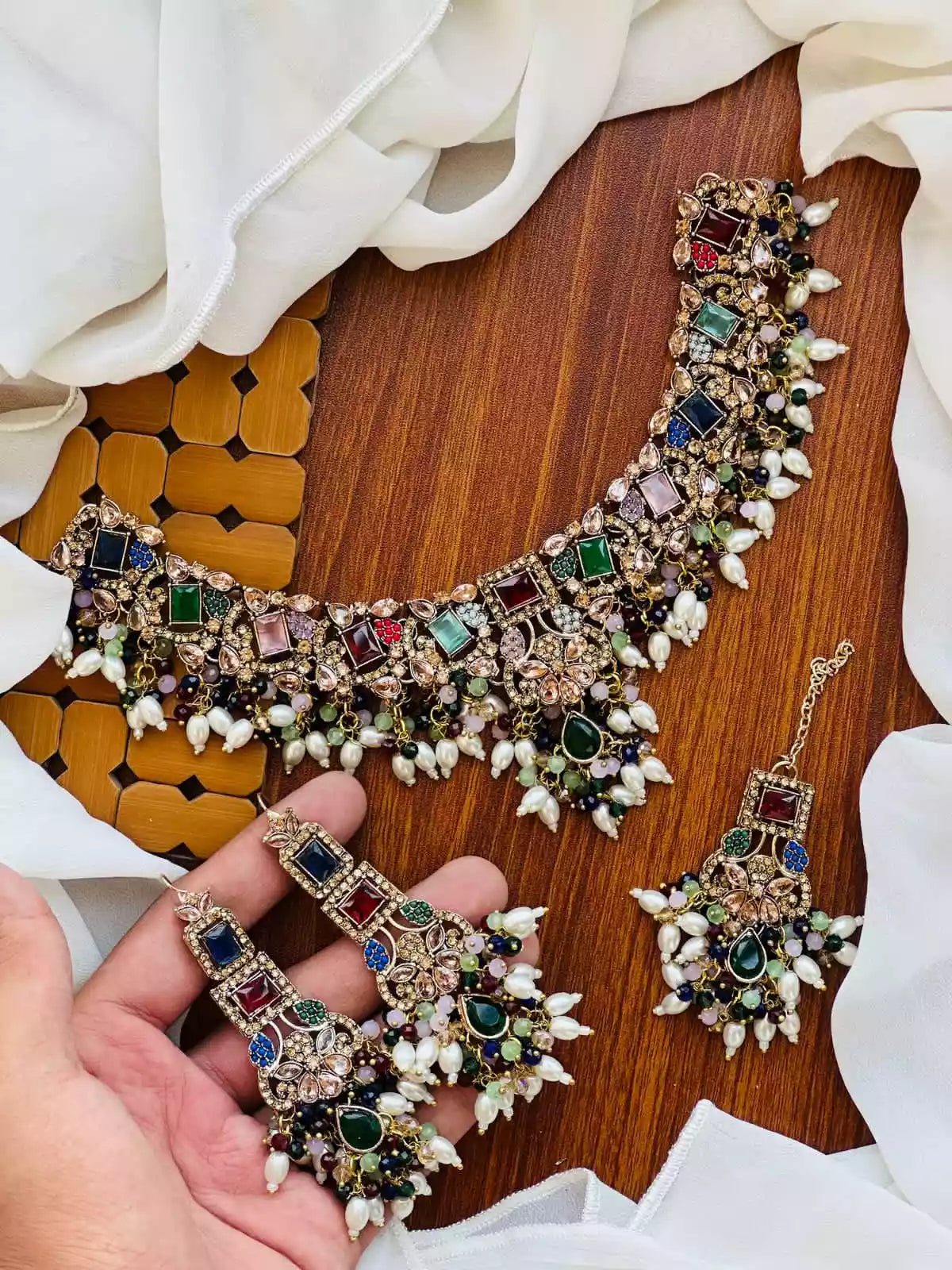 Heavy pearl necklace set