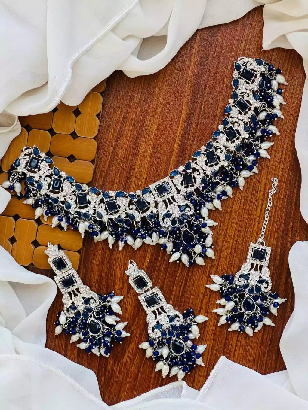 Heavy pearl necklace set