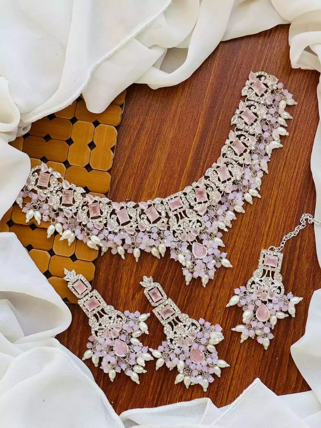 Heavy pearl necklace set