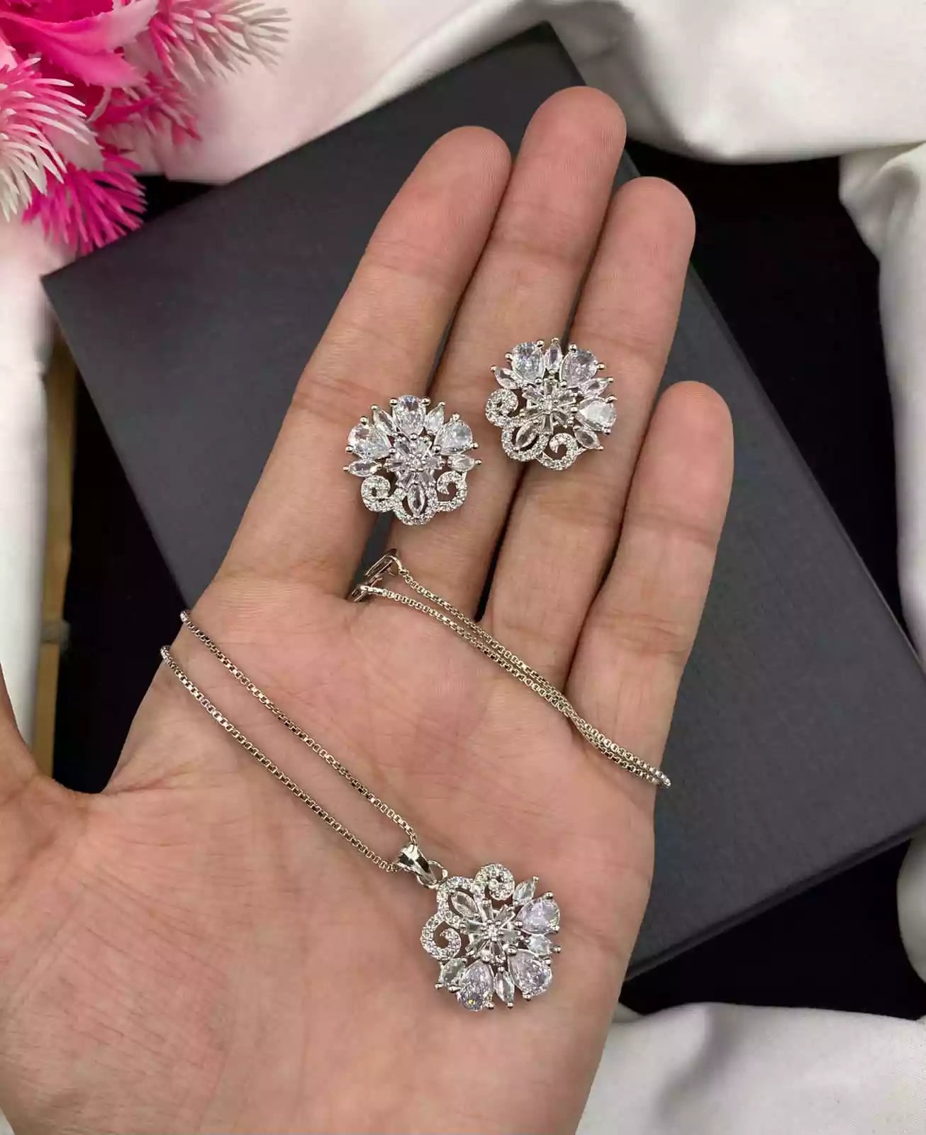 AD zircon pendant set