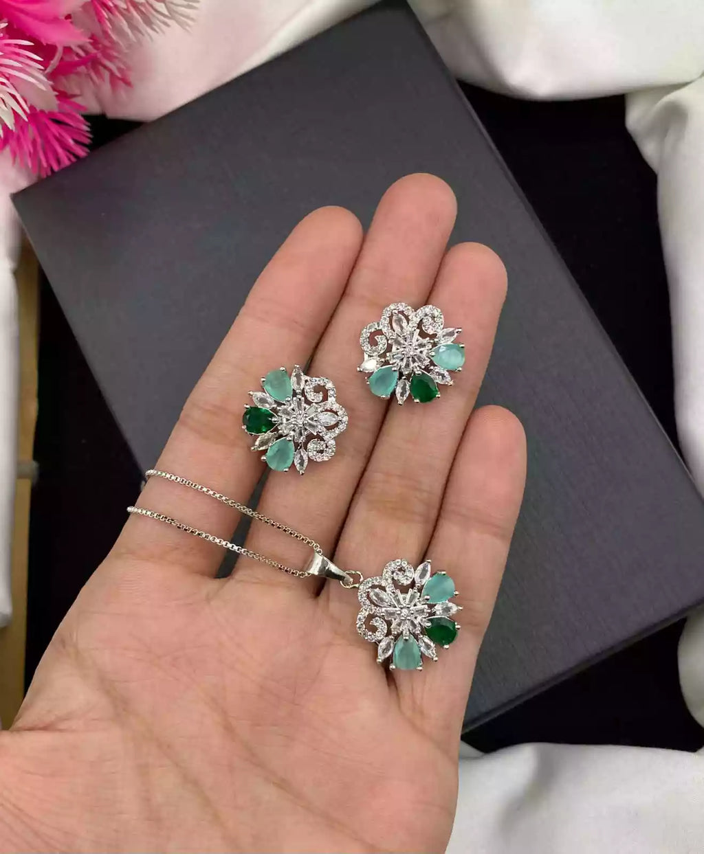 AD zircon pendant set