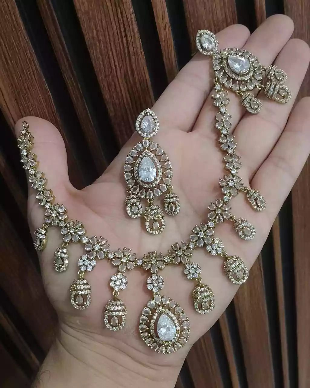 American diamond necklace set Secondary image