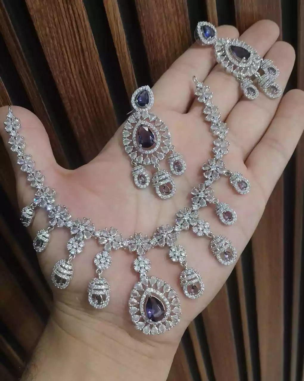 American diamond necklace set Secondary image