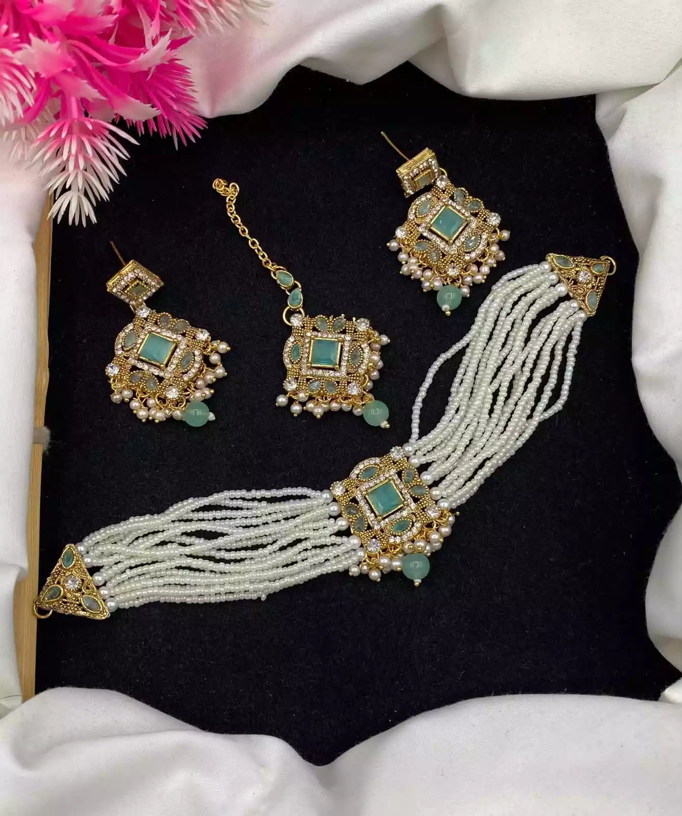 Zircon choker set with teeka
