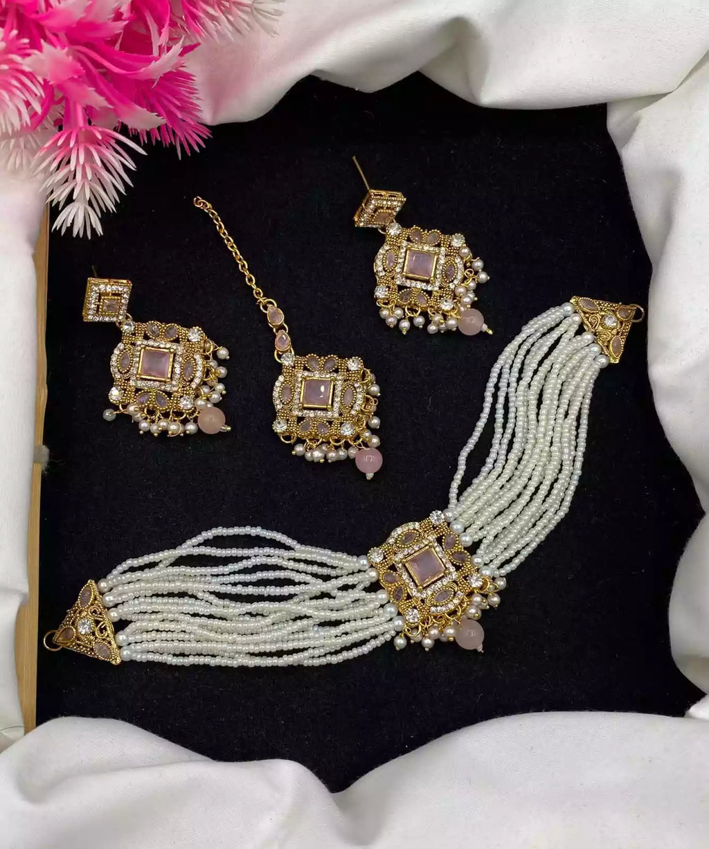 Zircon choker set with teeka