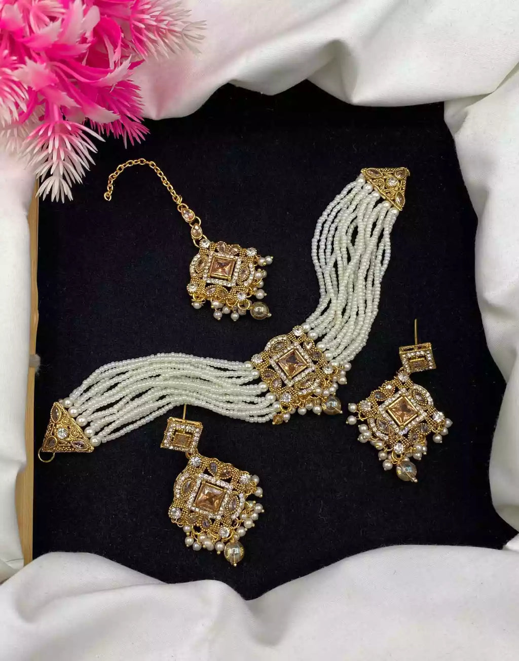 Zircon choker set with teeka