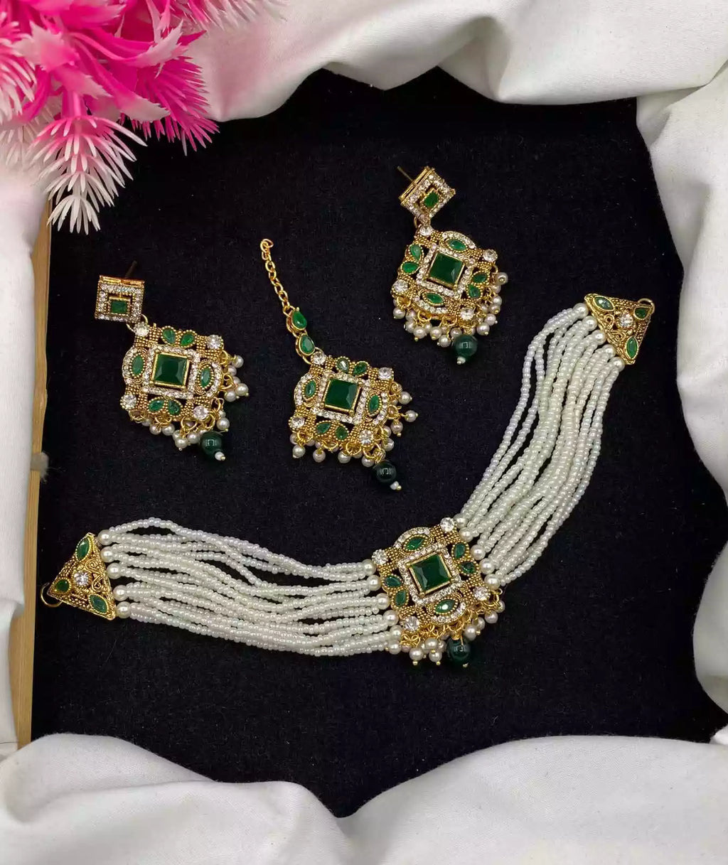 Zircon choker set with teeka