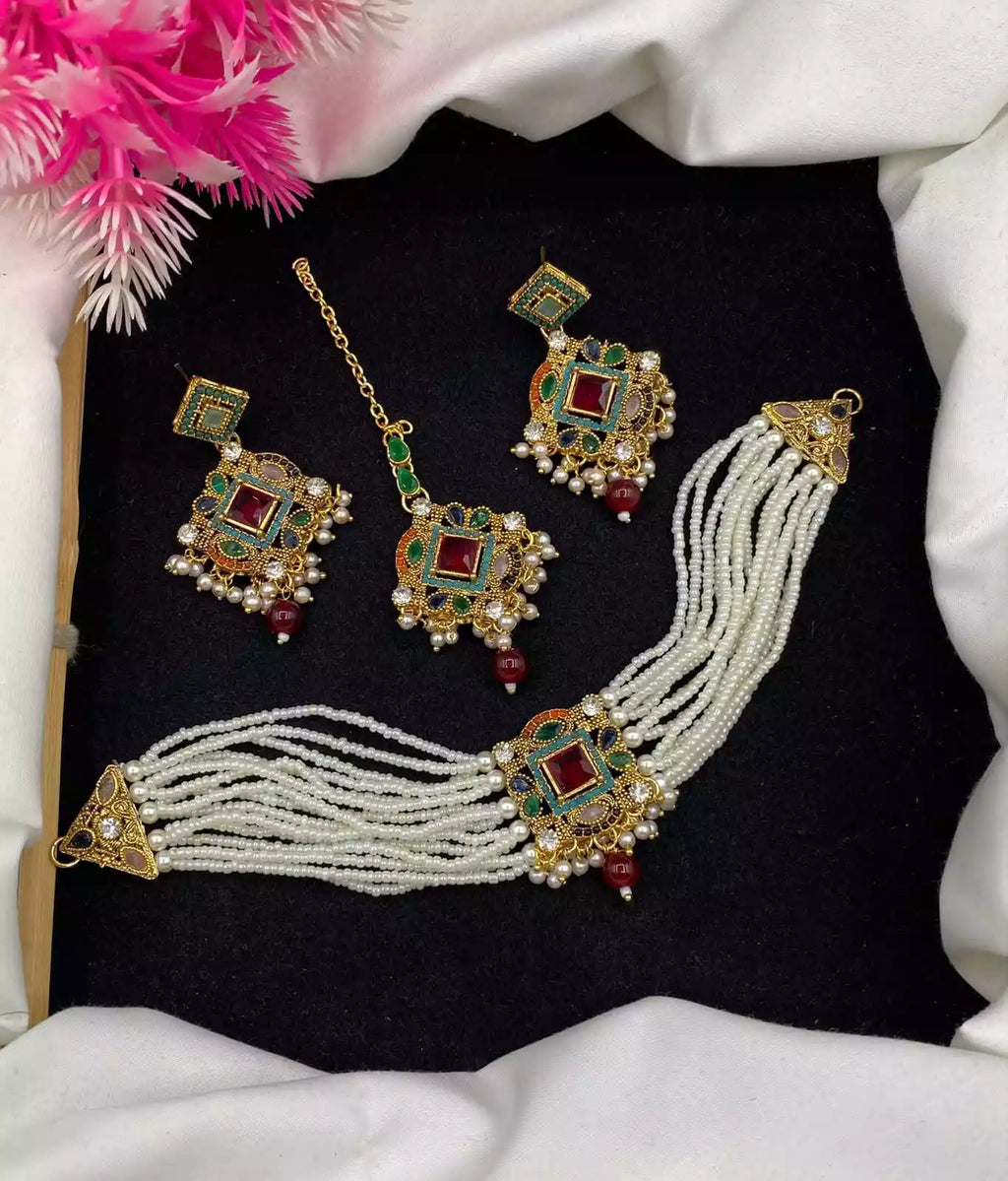 Zircon choker set with teeka