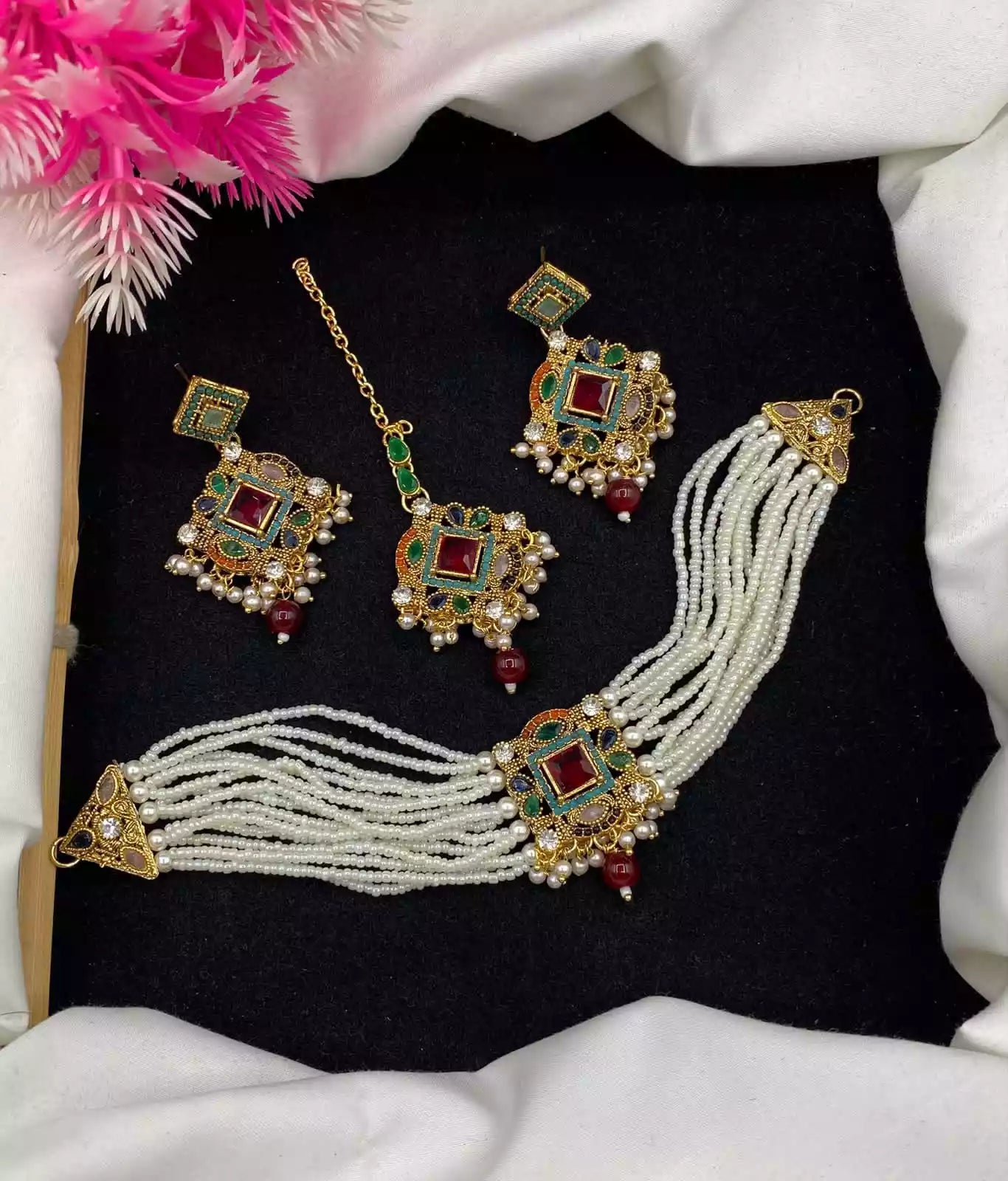 Zircon choker set with teeka