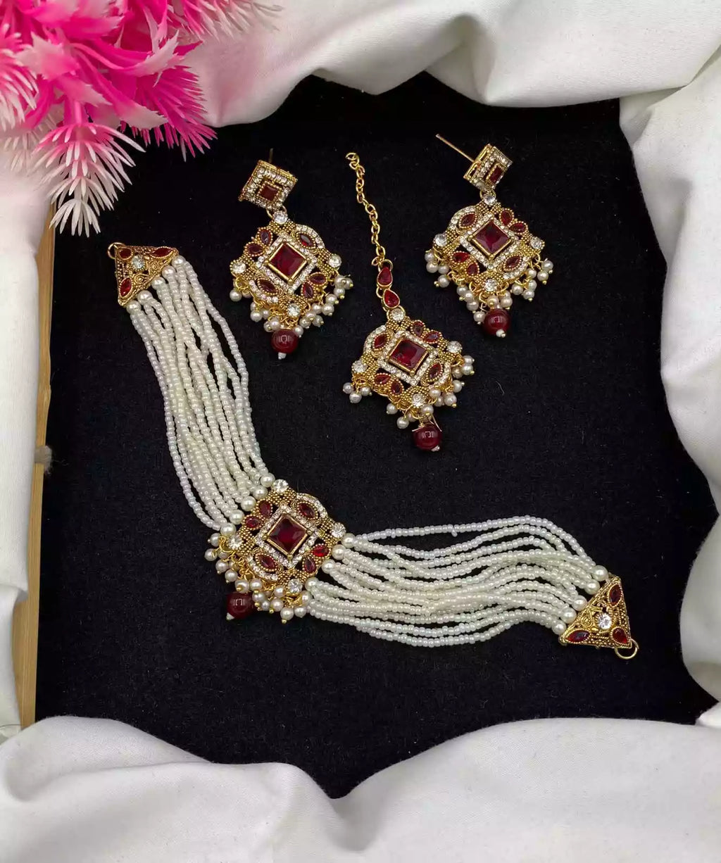 Zircon choker set with teeka