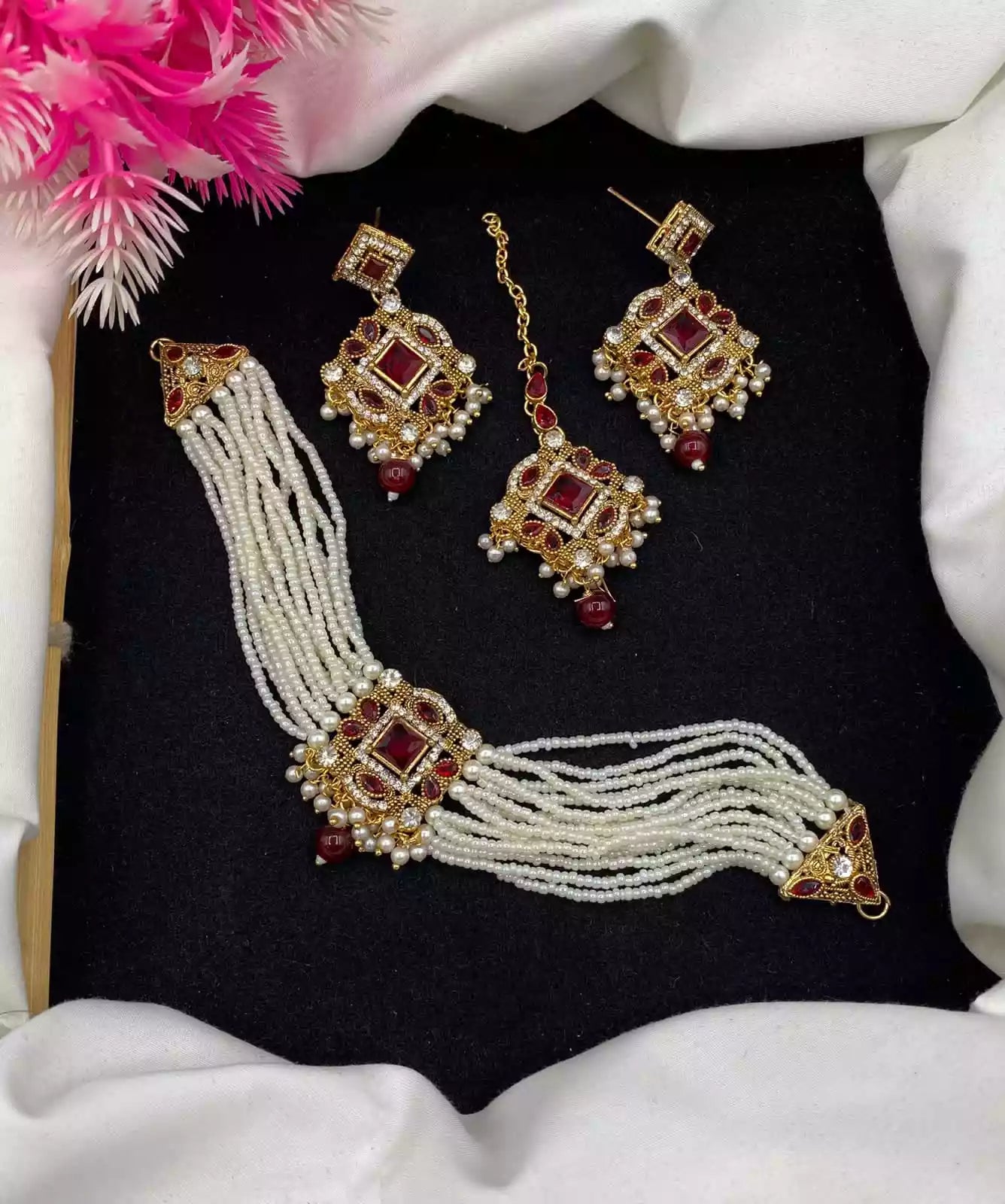 Zircon choker set with teeka