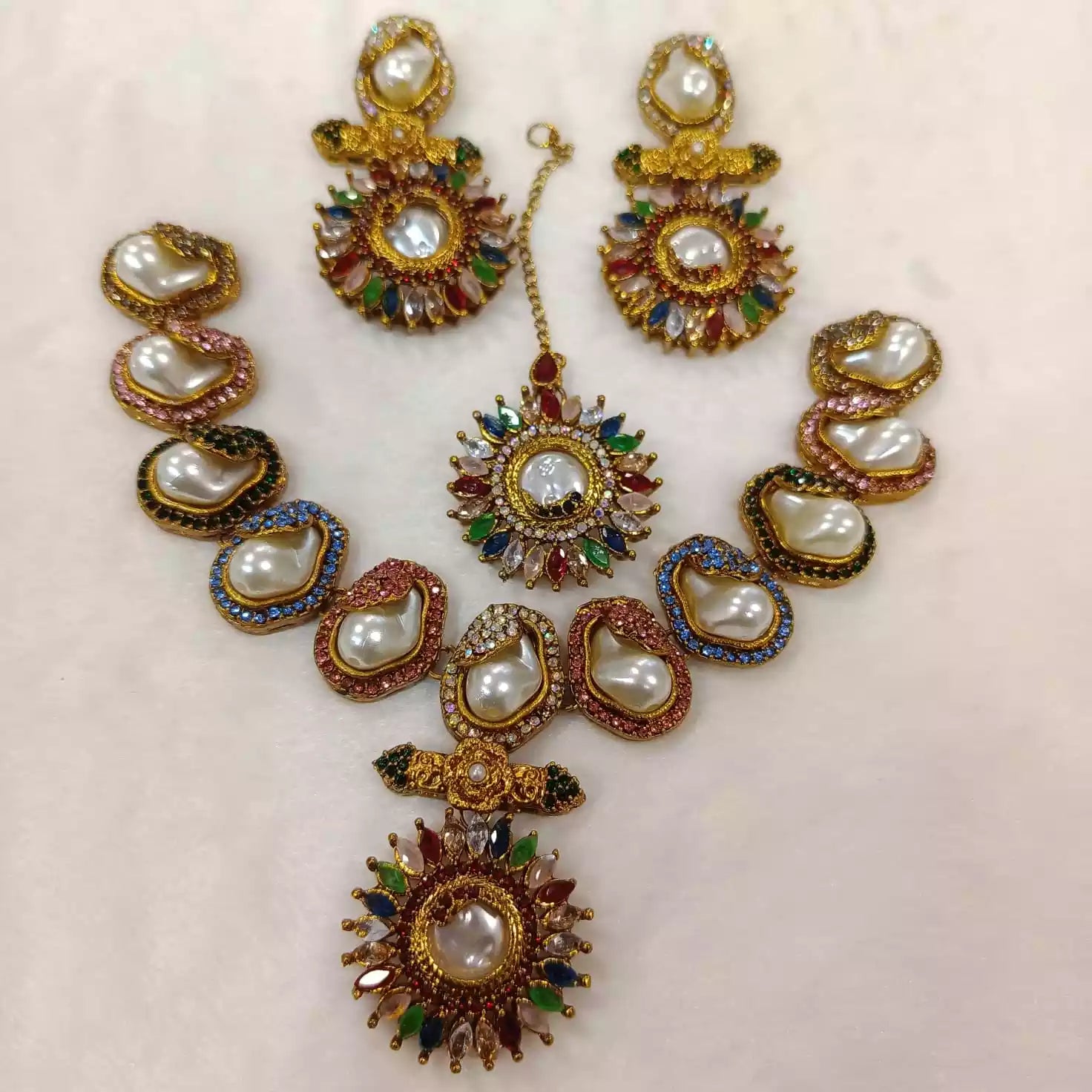 Mother pearl necklace set