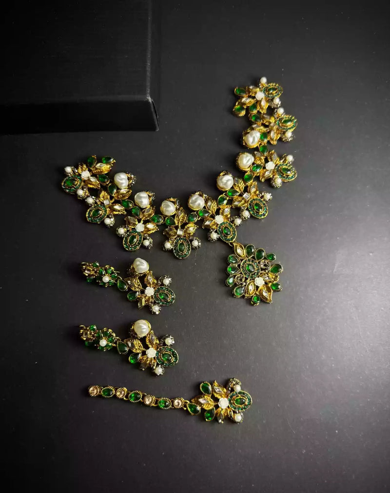 Turkish necklace set with teeka