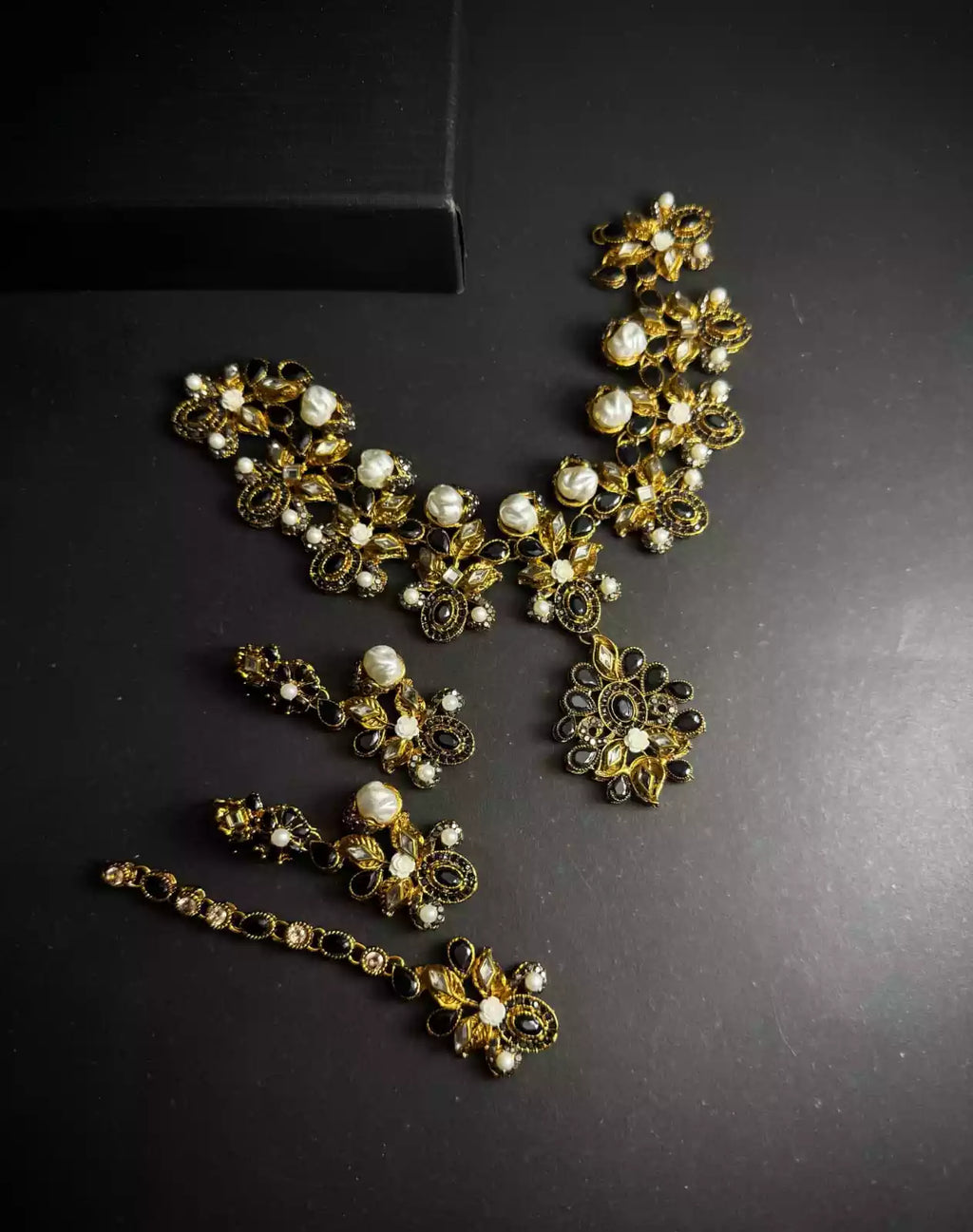 Turkish necklace set with teeka