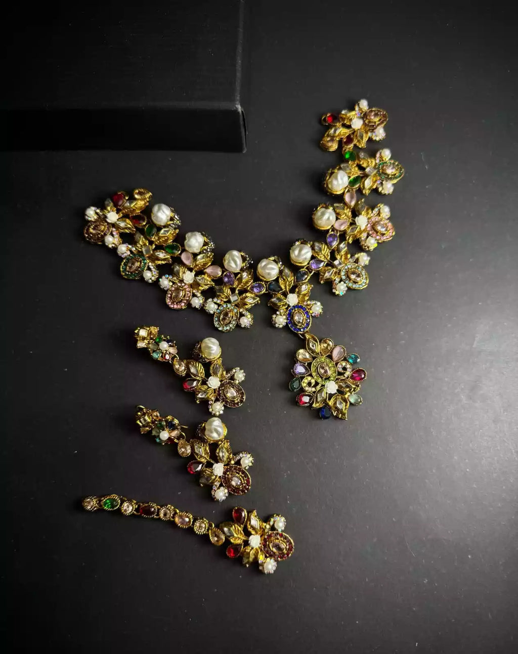 Turkish necklace set with teeka