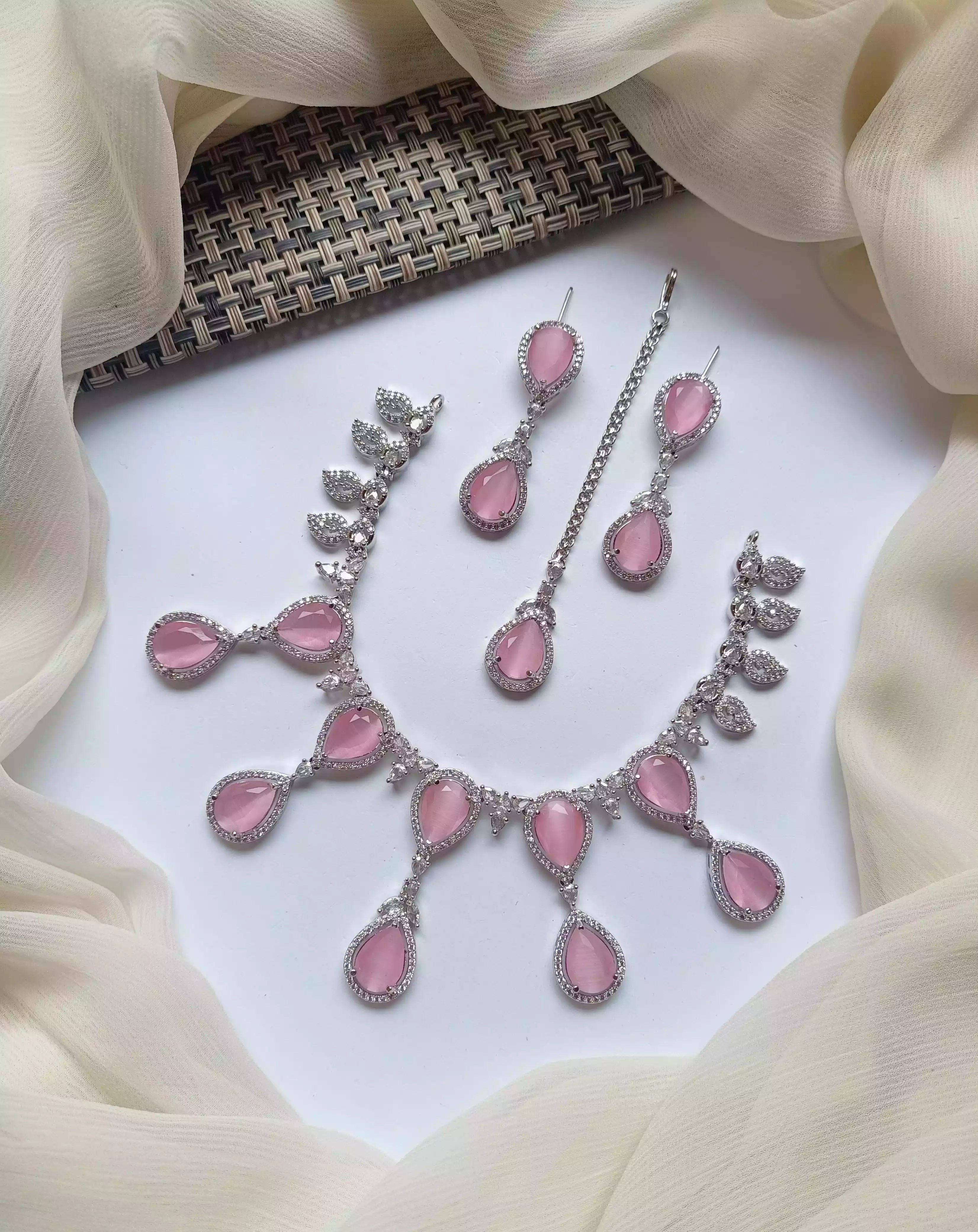 American diamond necklace set Secondary image