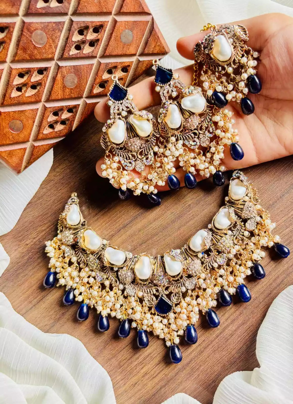 Mother pearl necklace set