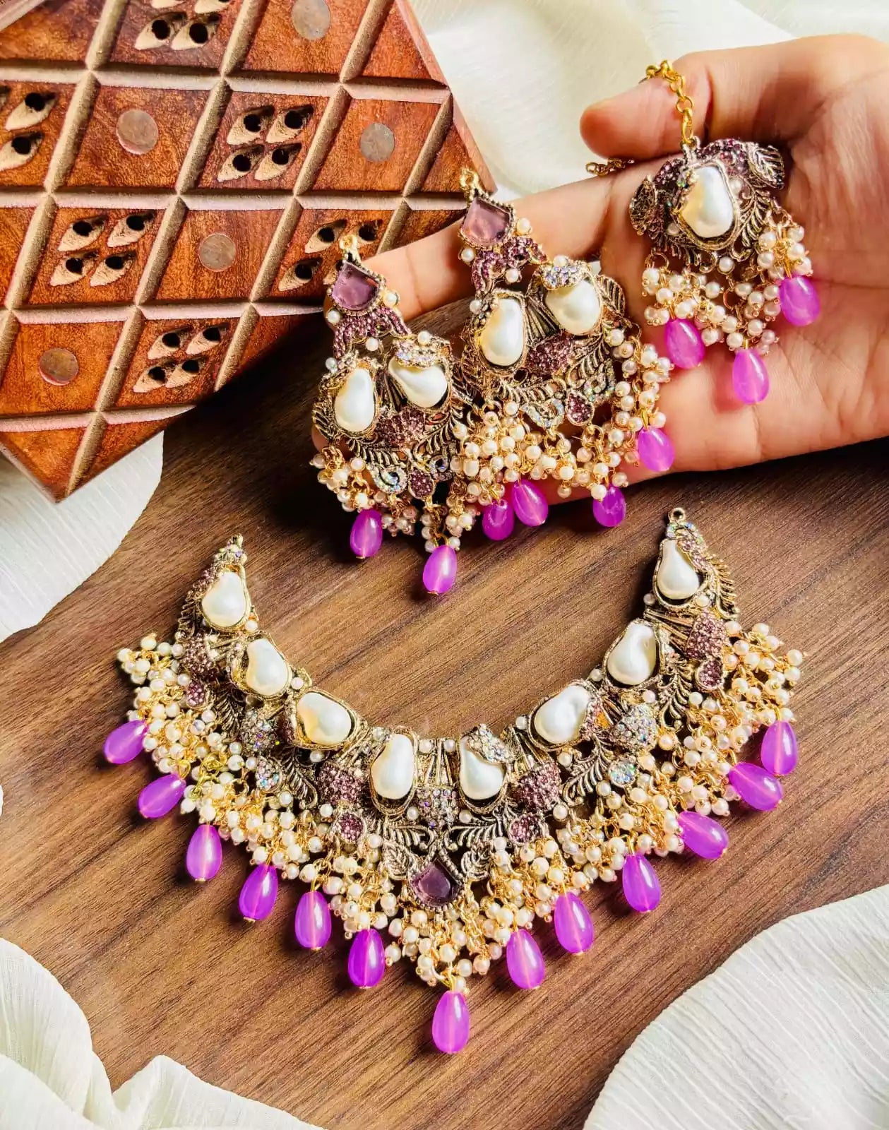 Mother pearl necklace set