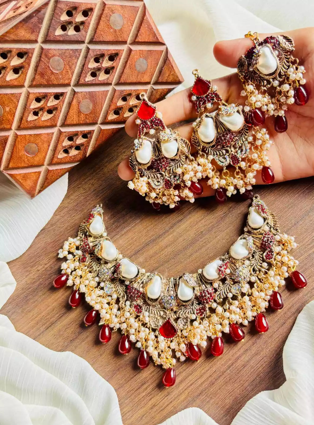 Mother pearl necklace set