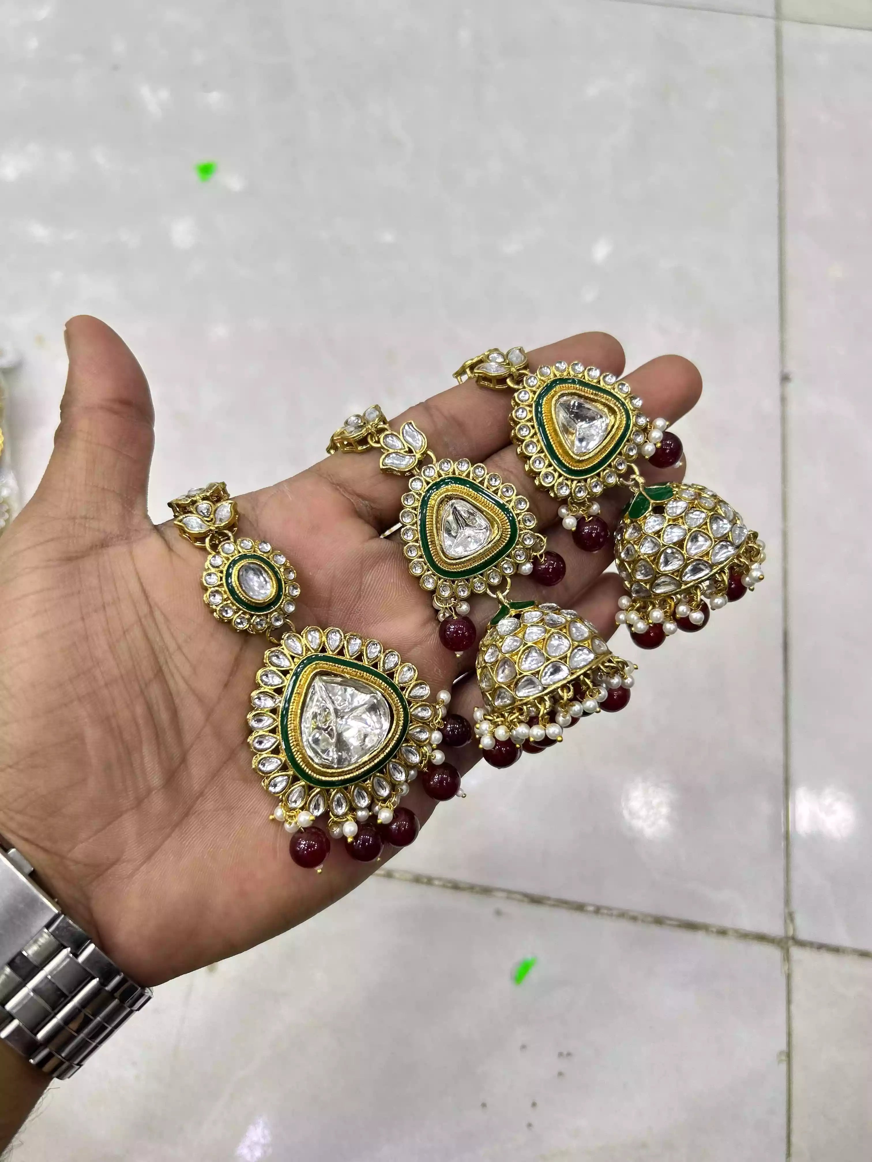 Kundan sahara earrings teeka