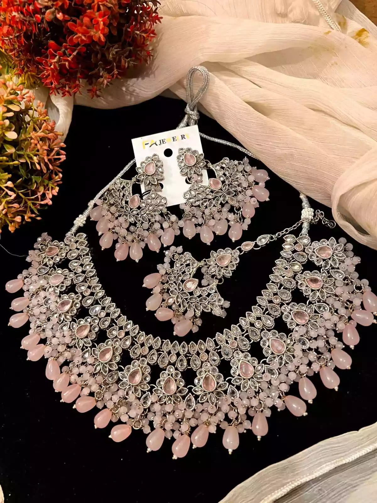 Reverse ad necklace set Secondary image
