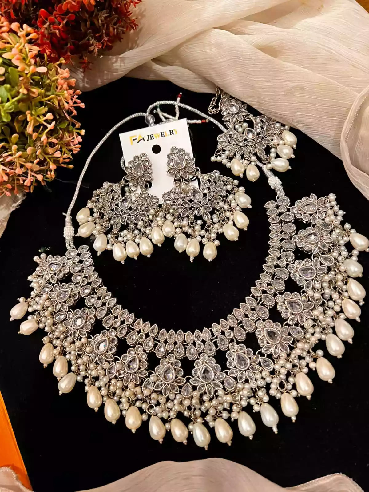Reverse ad necklace set Main image