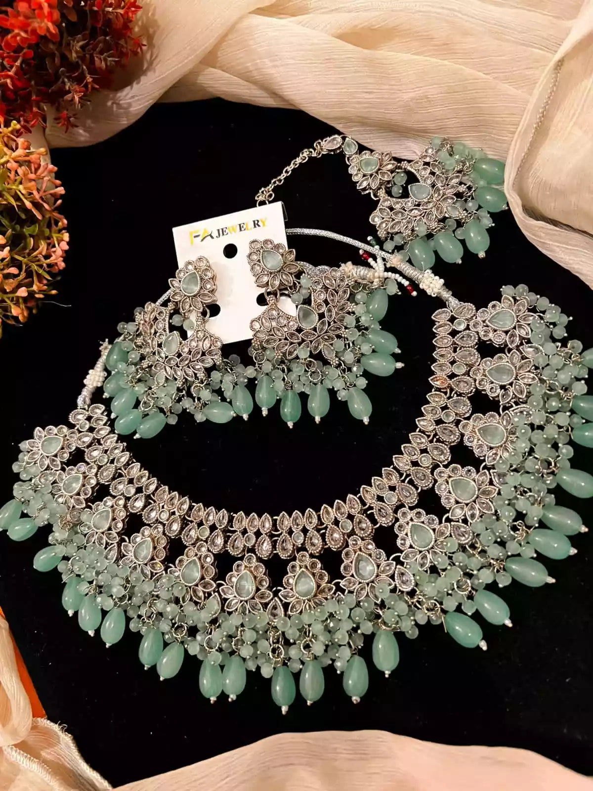 Reverse ad necklace set