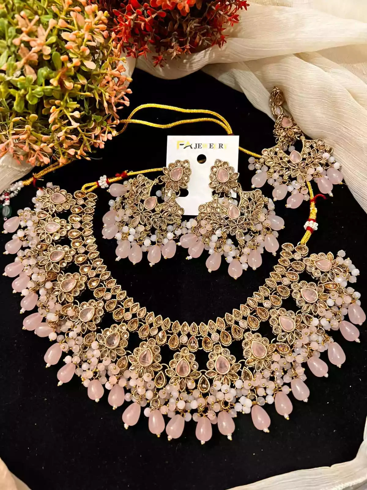Reverse ad necklace set Secondary image