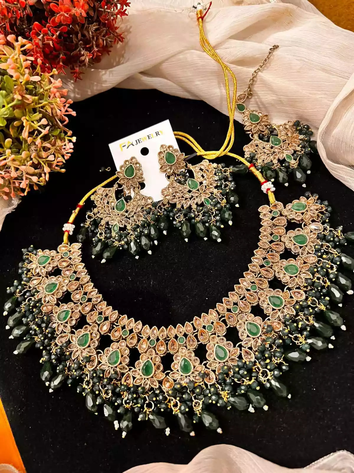 Reverse ad necklace set