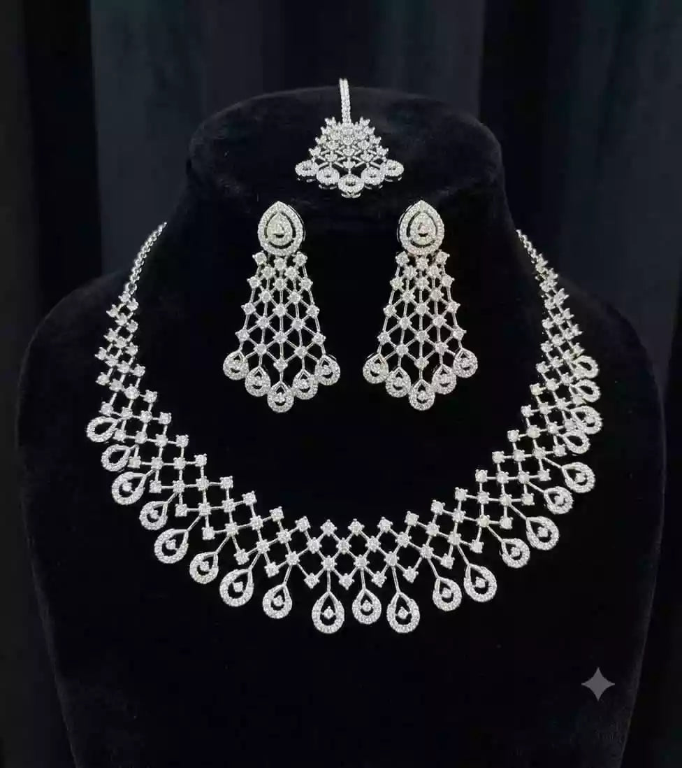 Indian zircon necklace set Secondary image