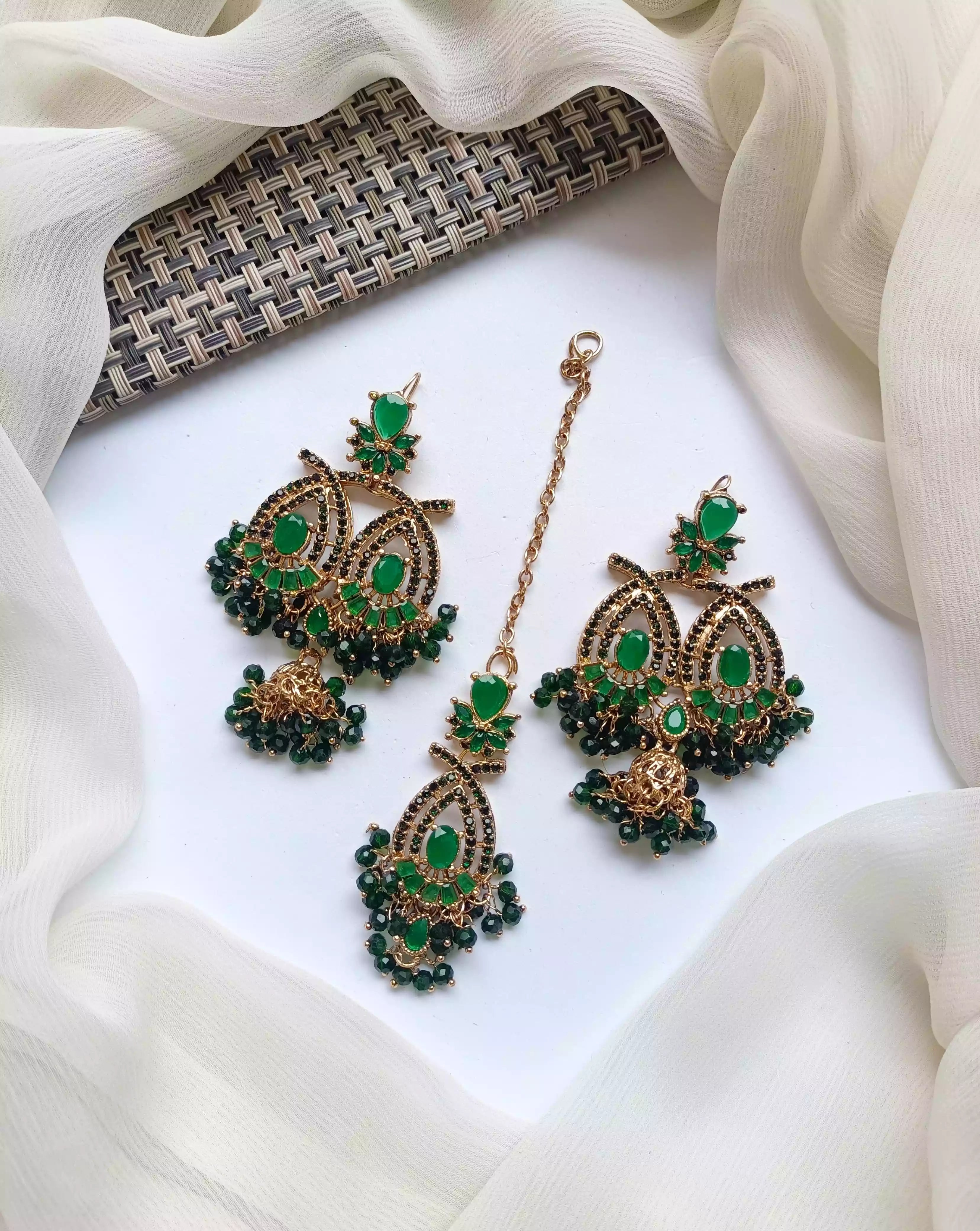 Zircon earrings with teeka
