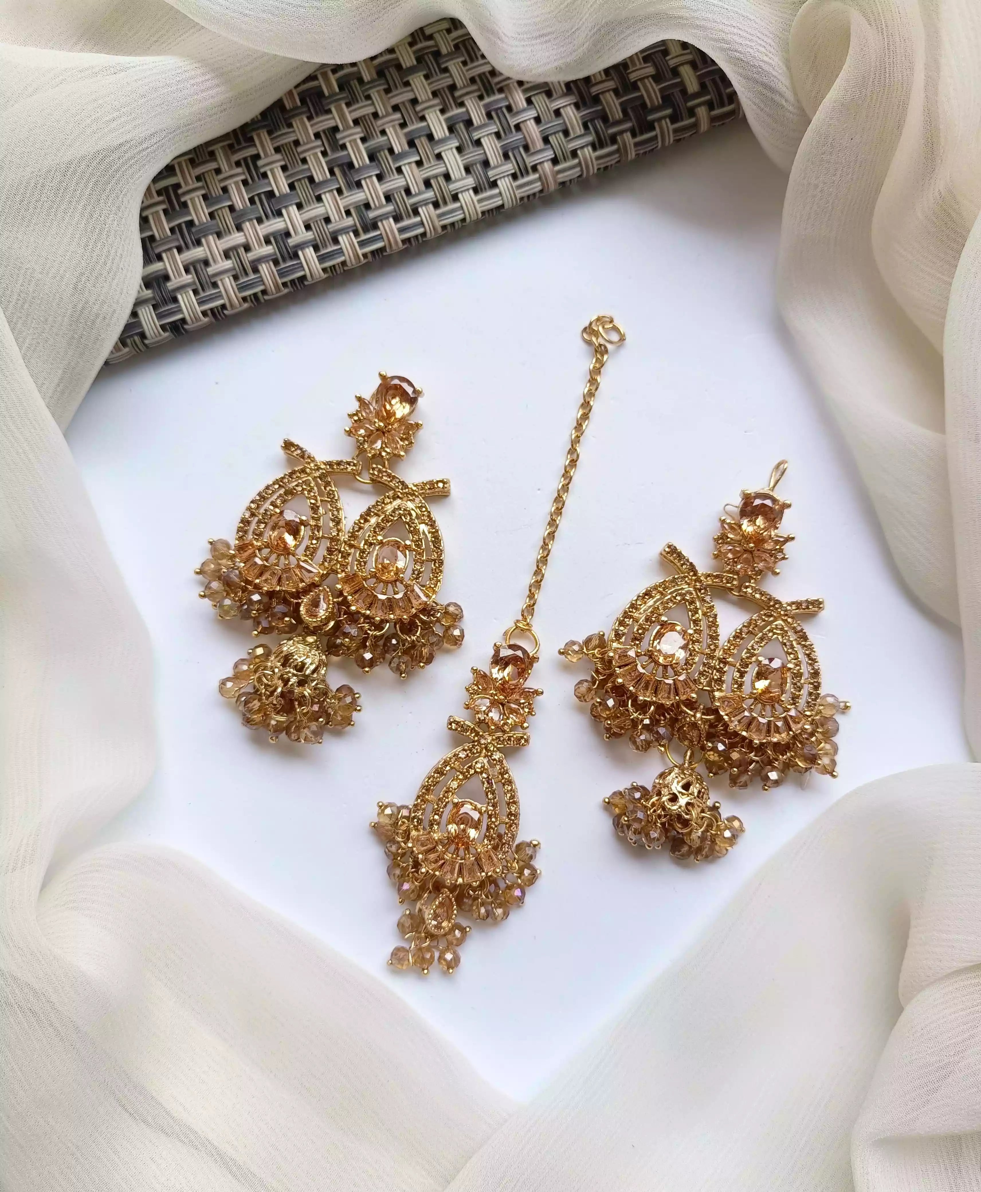 Zircon earrings with teeka