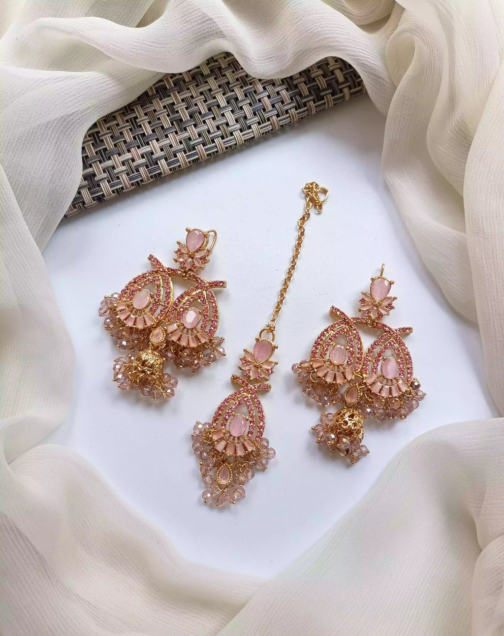 Zircon earrings with teeka