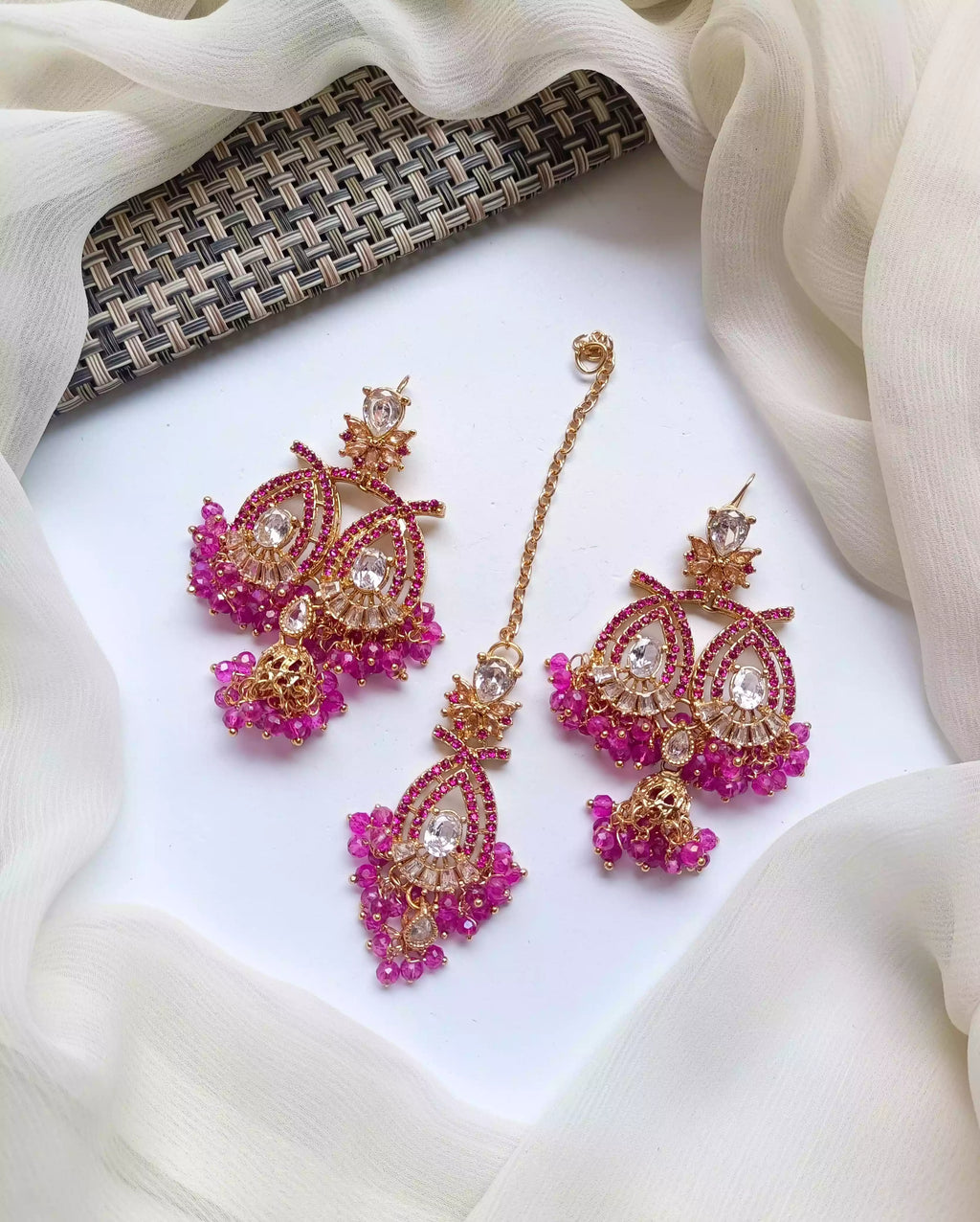 Zircon earrings with teeka