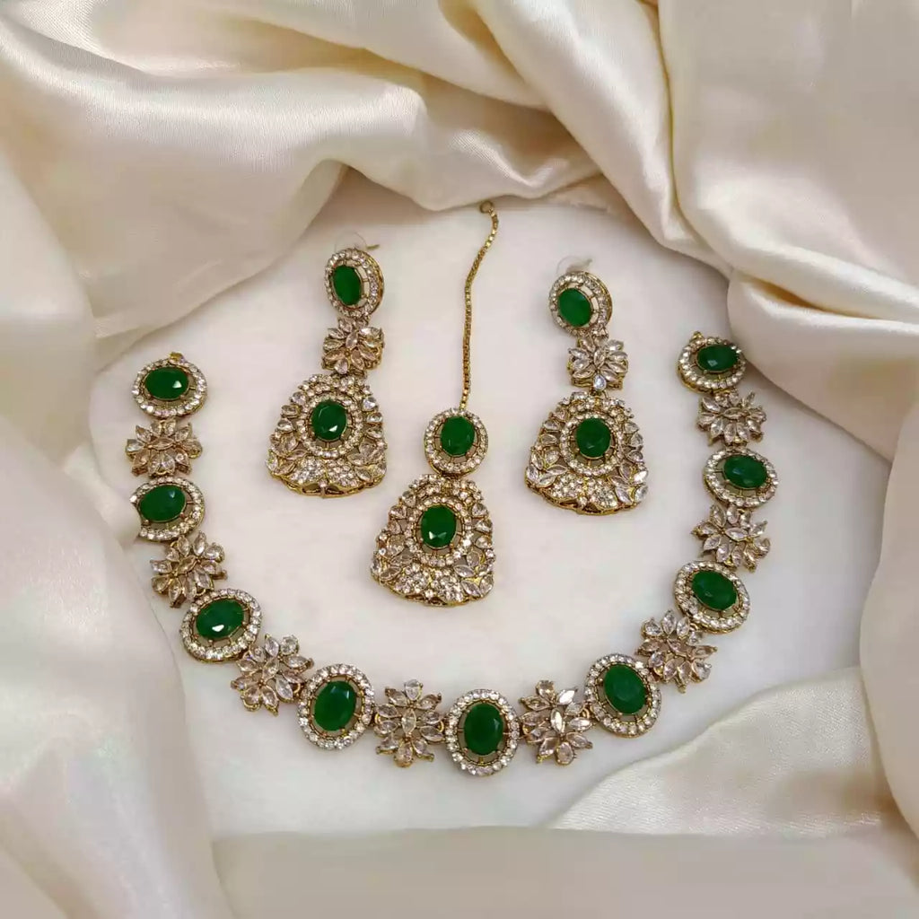 Zircon necklace set with teeka