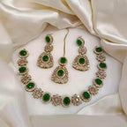 Zircon necklace set with teeka