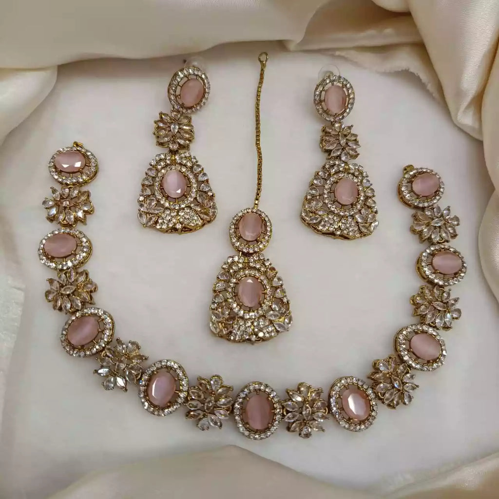 Zircon necklace set with teeka
