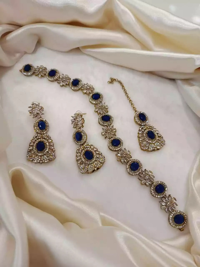 Zircon necklace set with teeka