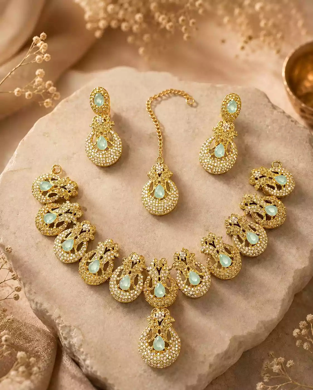 Zircon necklace set with teeka