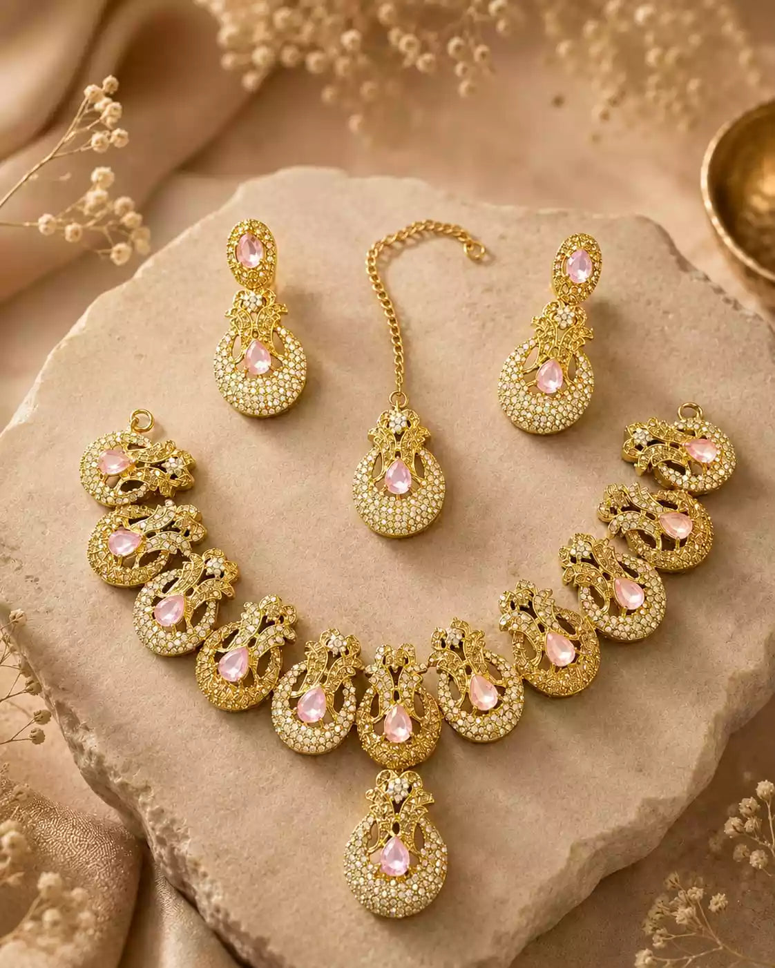Zircon necklace set with teeka