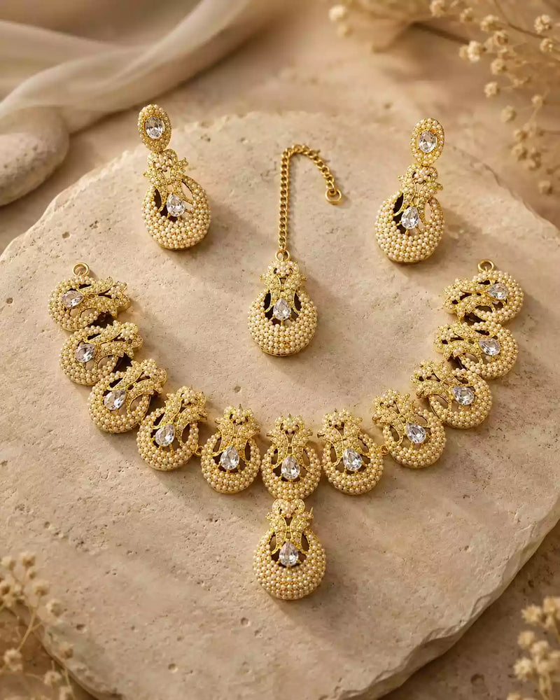 Zircon necklace set with teeka