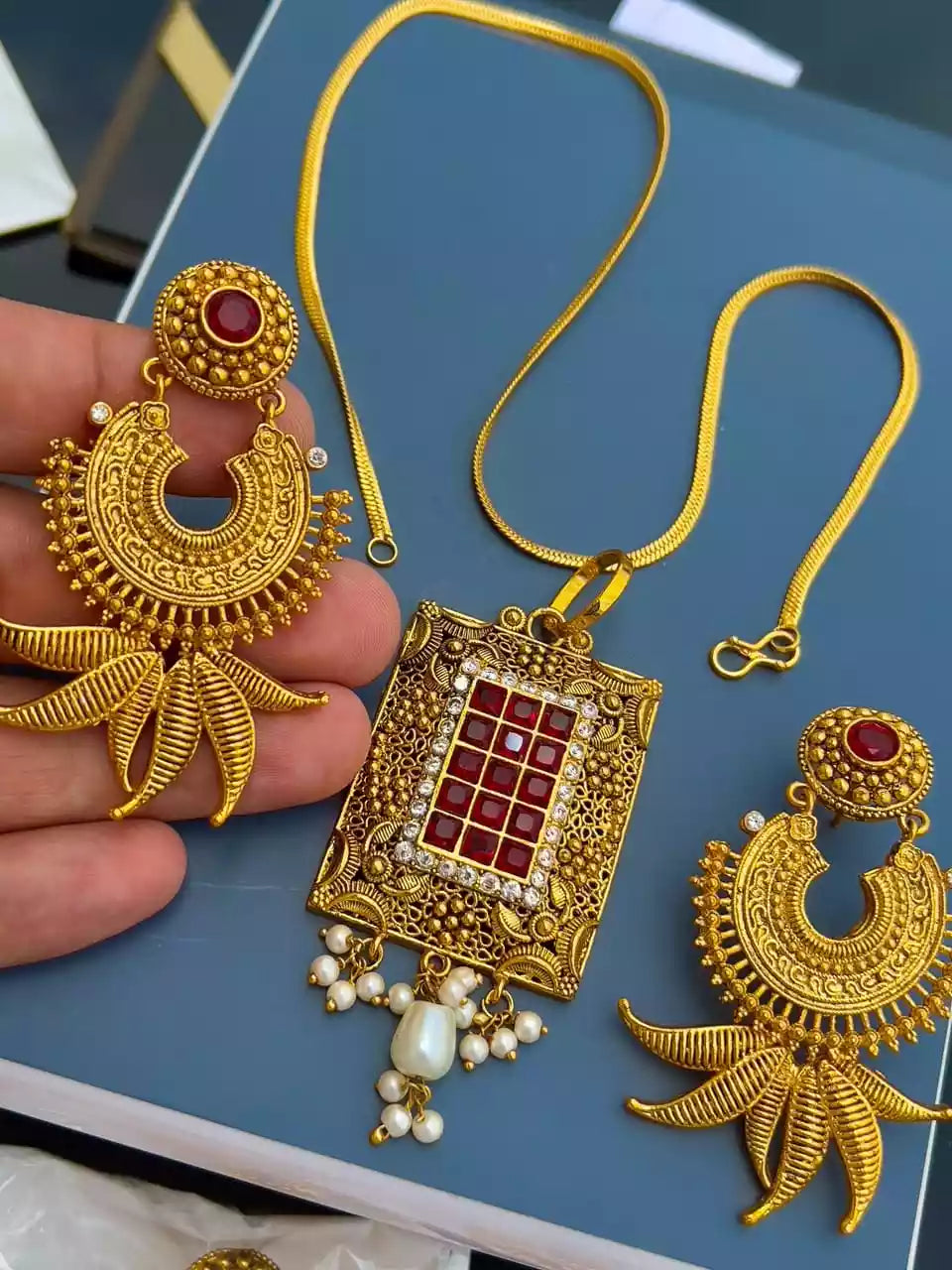 Turkish pendant set with teeka