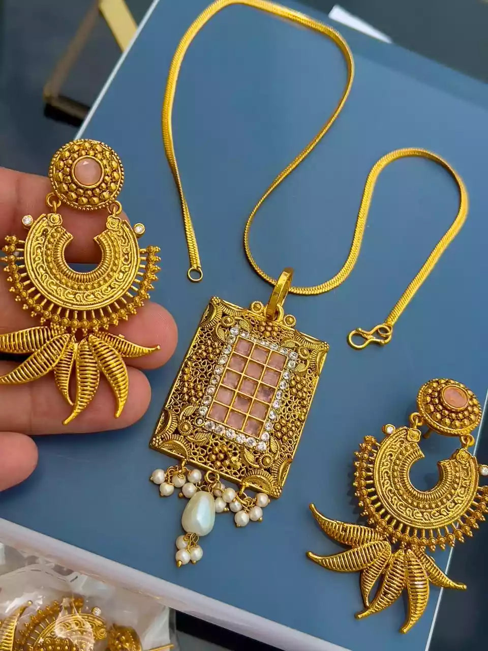 Turkish pendant set with teeka