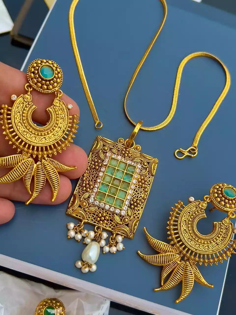 Turkish pendant set with teeka