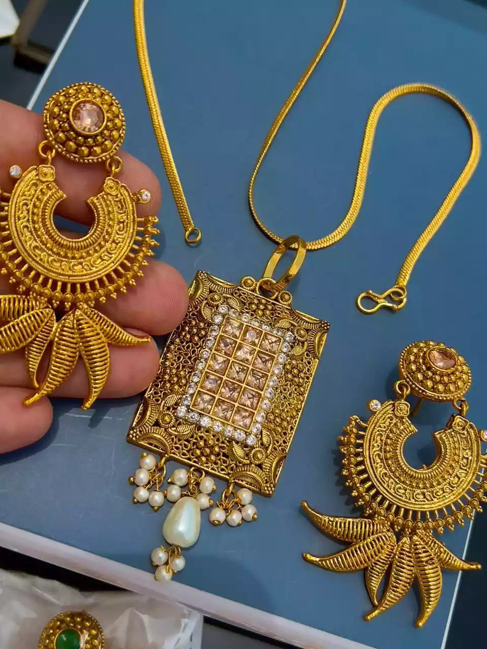 Turkish pendant set with teeka
