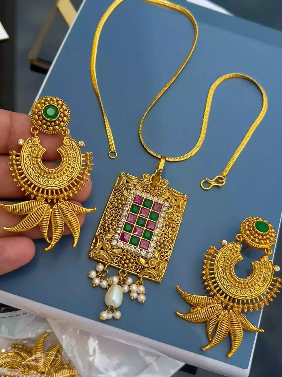 Turkish pendant set with teeka