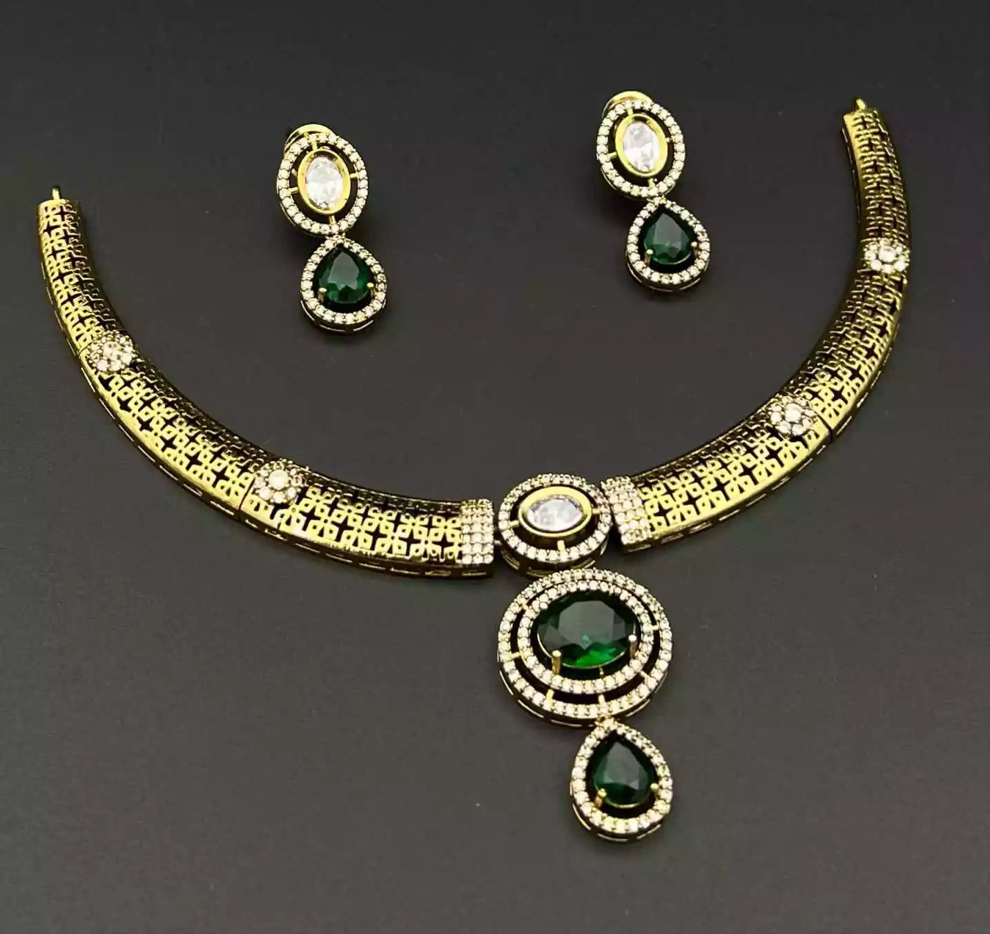 Stylish kundan necklace set Main image