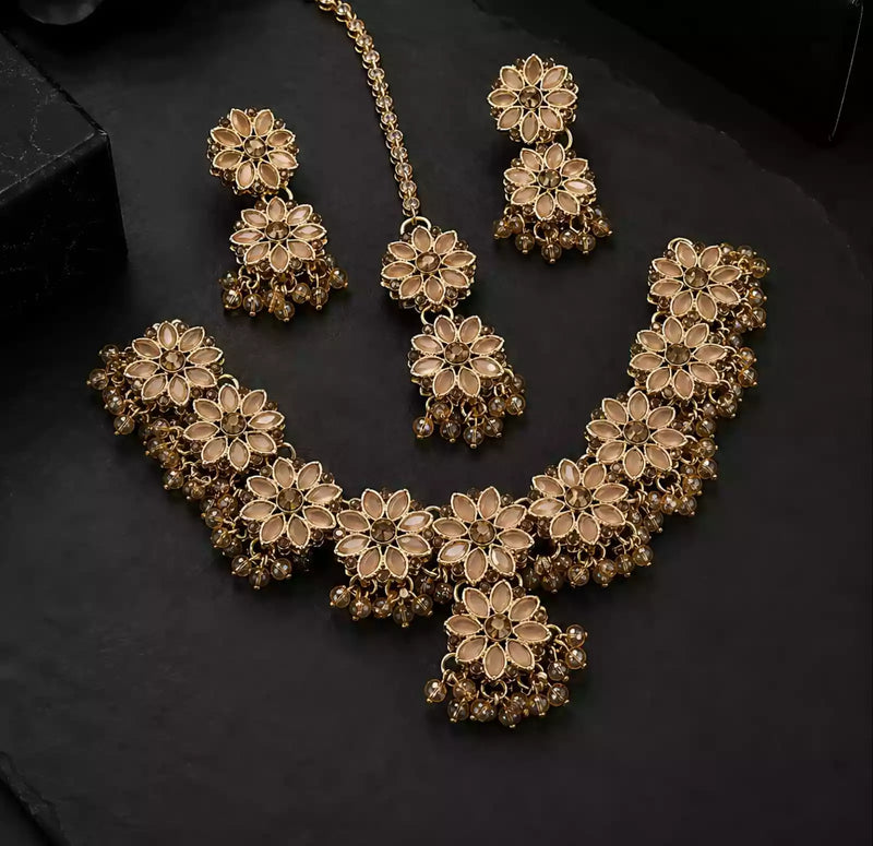 Heavy pearl necklace set